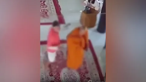 โยมตบหัวพระ วัดแจงเคลียร์จบไปนานแล้ว งงมีคลิปแพร่ทางโซเชียล