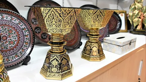 SACIT ถ่ายทอดองค์ความรู้ “เครื่องรัก-เครื่องมุก”