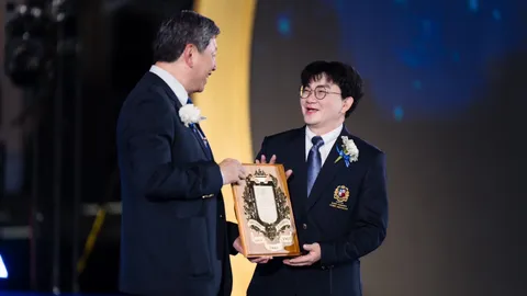 ดร.ก้อง ปิยะ เข้ารับรางวัลศิษย์เก่าดีเด่น รร.เซนต์คาเบรียล ฉลองครบรอบ 105 ปี