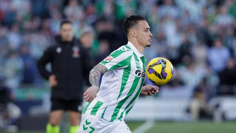 เกือบหล่อแล้ว ชมคลิป "แอนโทนี" ทำแอสซิสต์ ก่อนโดนใบแดงนัดล่าสุด