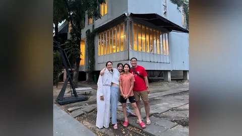 ตุ๊ก-บ๊วย และลูกๆ ร่วมเฟรมถ่ายรูป อำลาบ้านแห่งความทรงจำเป็นครั้งสุดท้าย