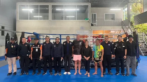 ตร.บุกจับโรงเรียนสอนมวยไทย เขาหลัก พังงา เปิดไม่มีใบอนุญาต แย่งอาชีพคนไทย