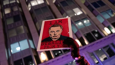 ชาวแคนาดา 299,000 คนลงนามคำร้อง ถอนสัญชาติ “อีลอน มัสก์”