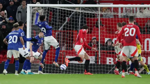 ผลบอล แมนยู 10 คน เปิดรังเชือด อิปสวิช อันดับขยับ ศึกพรีเมียร์ลีก