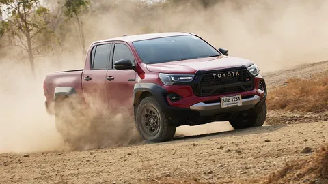 ลองขับ Toyota Hilux Revo ในเส้นทาง Off-Road บุกน้ำลุยโคลนแบบจัดเต็ม