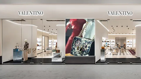 วาเลนติโนโชว์กระเป๋าสุดเก๋จากรันเวย์