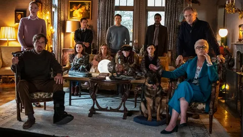 Apple กับกฎลับในโลกภาพยนตร์ ทำไมตัวร้ายห้ามถือ iPhone?