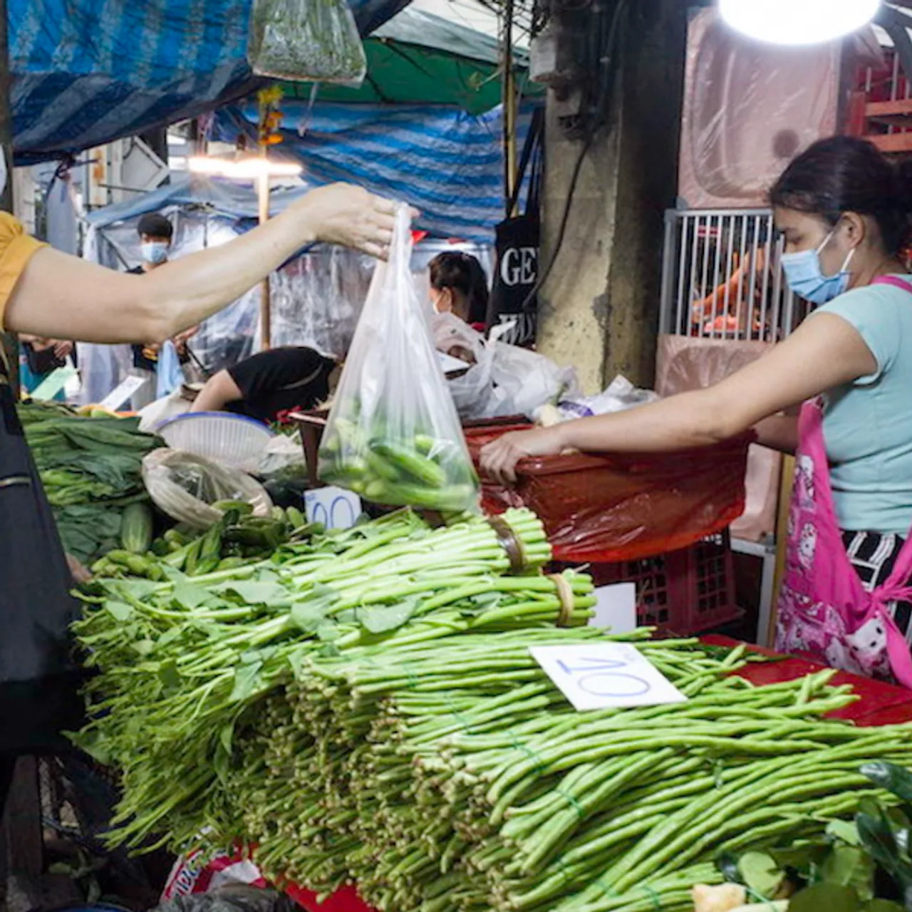 .ธปท.ชี้มาตรการรัฐ-ท่องเที่ยวช่วยดันเศรษฐกิจม.ค.ดูดีขึ้น ธุรกิจกังวลไทยโตช้ากำลังซื้อยังวูบ.