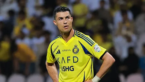 รอยร้าวบังเกิด "แข้งดีกรีบัลลงดอร์" กดเลิกติดตาม "โรนัลโด" แล้ว