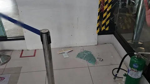 สลดหนุ่มลูกจ้างเครียด โดดชั้น 4 ดับ ห้างดังย่านจตุจักร คาดป่วยซึมเศร้า