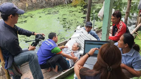 เปิดที่มาไวรัลดัง ทำบัตรประชาชนให้คุณยายในเรือ แห่ชื่นชมเจ้าหน้าที่สนั่นโซเชียล