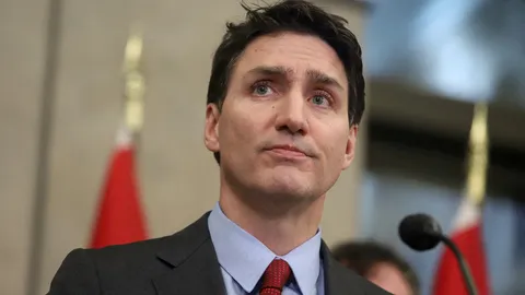 แคนาดาตั้งกำแพงภาษี 25% ตอบโต้สหรัฐฯ จวกทรัมป์ทำเรื่องโง่เขลา