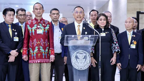 สว.น้ำเงินดิ้นสู้คดีฮั้ว งัดญัตติถล่ม ทวี-ดีเอสไอ ฟาดใส่กลุ่มสีขาวก็ใช้โพย