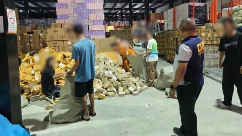 ทลายโกดัง "เครื่องสำอาง-อาหารจีน" ไร้คุณภาพ ยึดของกลาง 4 แสนชิ้น