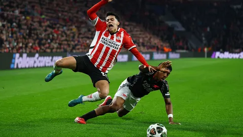 อย่าปล่อยคนผิดลอยนวล! อดีตผู้ตัดสิน ชี้ “อาร์เซนอล” ควรเหลือ 10 คน ในเกม UCL