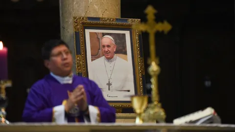 โป๊ปฟรานซิสอาการทรงตัว ไม่มีอาการวิกฤติกำเริบ เพิ่มทำกายภาพบำบัด