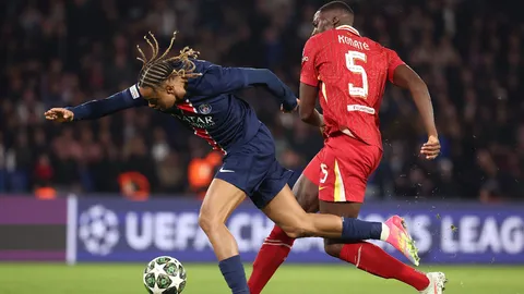 ทำบุญด้วยอะไร ชมคลิป "ลิเวอร์พูล" โชคดี 2 จังหวะ ก่อนชนะเปแอสเช UCL รอบ 16 ทีม นัดแรก