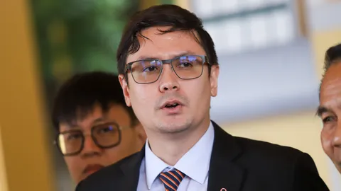 “โรม” ถอนหงอก “วันนอร์” ไม่สมกับเป็นผู้ใหญ่ รับงานมาปกป้องนายใหญ่