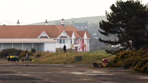 กลุ่มหนุนปาเลสไตน์ บุกทำลายข้าวของในรีสอร์ททรัมป์ในสกอตแลนด์