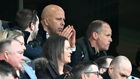 กระจ่างแจ้ง "สล็อต" เผยสาเหตุ ลิเวอร์พูล เปลี่ยนตัว 3 คน ตั้งแต่จบครึ่งแรก