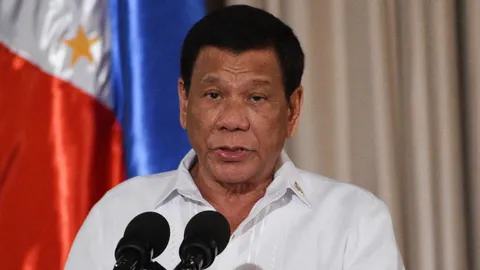 อดีต ปธน. ดูเตอร์เต ถูกจับกุมคาสนามบิน ตามหมายจับศาลอาญาระหว่างประเทศ