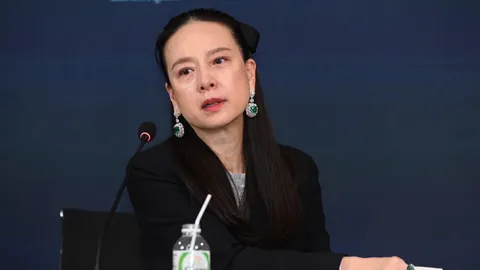 แห่ให้กำลังใจ "มาดามแป้ง" หลั่งน้ำตากลางงานแถลง ย้ำทำเพื่อปกป้องผลประโยชน์ของชาติ