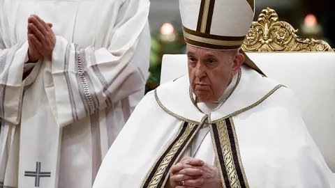 วาติกันเผย โป๊ปฟรานซิสผลเอ็กซ์เรย์ดีขึ้น แต่ยังต้องได้รับออกซิเจน