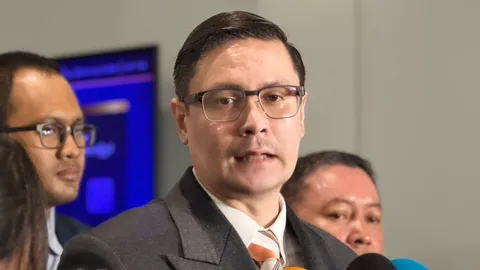 “โรม” ตั้งคำถาม รัฐบาลพาติดตามชีวิต 40 อุยกูร์ สื่อไทยมีอิสระจริงหรือไม่