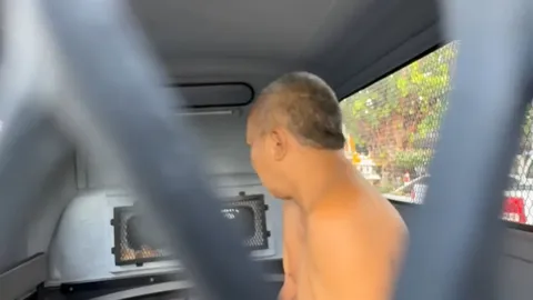 ฝากขังแล้ว "ลุงมานพ" จอมชักดาบในตำนาน วอนสังคมให้โอกาส หลังจากนี้จะไม่ทำอีก