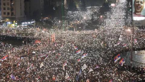 ชาวเซอร์เบียแสดงพลัง ประท้วงรัฐบาลครั้งใหญ่ที่สุด 325,000 คน