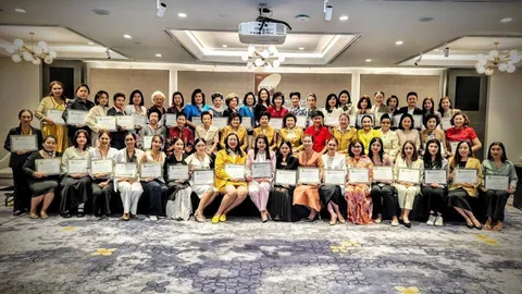 อบรมพัฒนาบุคลิกภาพผู้นำสตรีสู่เวทีสากล