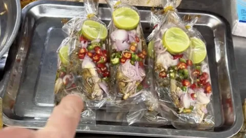 เอ็นดูหนุ่มเยอรมัน ติดใจรสชาติ "ปลาทูเค็ม" อร่อยจนต้องกลับมาซ้ำ เหมาไป 6 ตัว