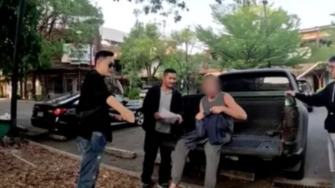 หนีไม่รอด จับแล้ว "ฝรั่งคลั่ง" ทำร้ายกัดปากหมอฟัน