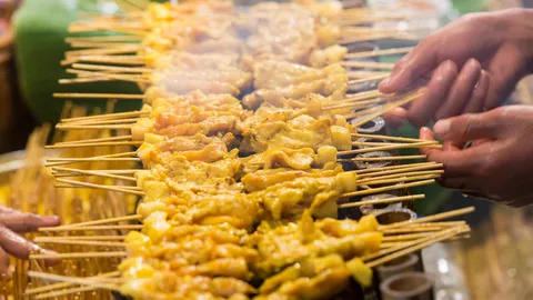 งานวัดลาดปลาเค้า 2568 มีวันไหน เปิดตารางงานแสดง พร้อมวิธีเดินทางที่นี่