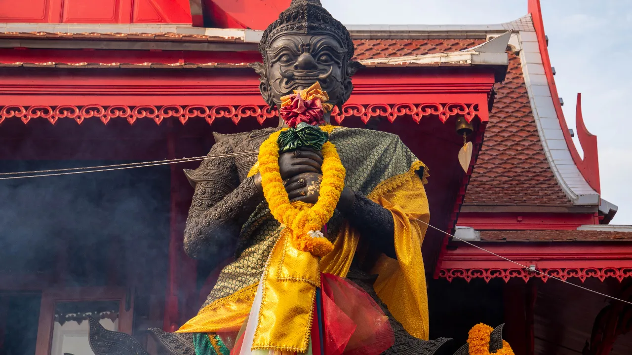 ฝากไหว้ขอพรท้าวเวสสุวรรณ วัดจุฬามณี เสริมดวงการงาน การเงิน โชคลาภ
