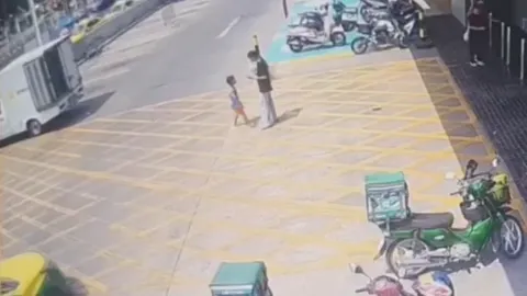 ยายร้อนใจ แจ้งความตามหา "หลานชาย" วัย 6 ขวบครึ่ง หลังหายตัวไป เด็กหญิงวัย 15