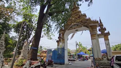 "ผึ้งหลวงเจ้าถิ่น" ยกพวกรุม "ผึ้งป่า" กลางตลาดนัด ทำชาวบ้านหนีตายอลหม่าน