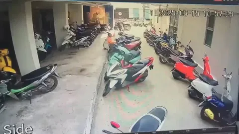 นักศึกษารวมตัวร้องสื่อ โจรอาละวาด ขโมยจยย. แจ้งความเรื่องเงียบ ตร.บอก “ตามให้อยู่”