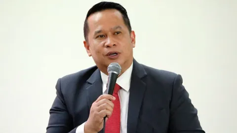 “อนุสรณ์” ฟาด “วิโรจน์” หยุดสร้างคอนเทนต์เหน็บแนมนายกฯ ท้างัดเหตุผลสู้กัน