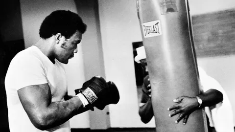 เปิดประวัติ "จอร์จ โฟร์แมน" ตำนานกำปั้นโลก ที่จากโลกนี้ไปแบบไม่วันกลับ ส่องผลงาน-สถิติที่น่าสนใจ