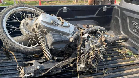 แม่อ้างลูก 2 ขวบเล่นพวงมาลัยรถ พุ่งข้ามเลนชน 2 พี่น้องดับคู่ต่อหน้ายาย