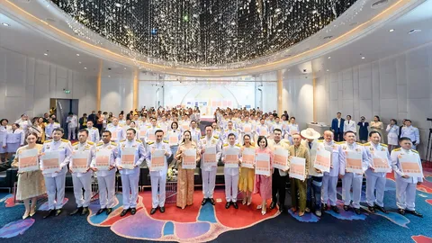 กระทรวงมหาดไทยมอบแบบ “ผ้าลายสิริราชพัสตราภรณ์”