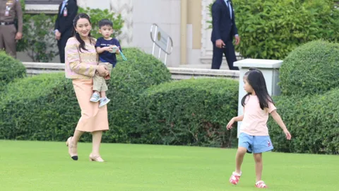 “ธิธาร-ธาษิณ” เฝ้าหน้าจอดูคุณแม่แจงอภิปรายฯ “อิ๊งค์” รีโพสต์รับกำลังใจ