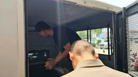 นายดาบ ตม.รอดนอนคุก ศาลให้ประกัน 1 แสนบาท รอง สวป.สภ.สัตหีบ แพทย์ดูแลใกล้ชิด