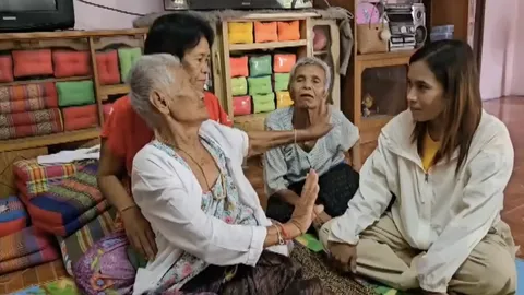 ลูกหลานอึ้ง ยายเฒ่าวัย 90 ปี ตายแล้วฟื้น ยกมือทำท่าฟ้อนรำผีฟ้า