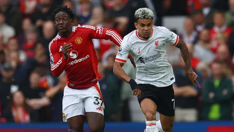 เดือดนอกสนาม "แมนยูฯ-ลิเวอร์พูล" เปิดศึกแย่ง "แนวรุกตัวจี๊ด" กับอีก 2 ทีมใหญ่