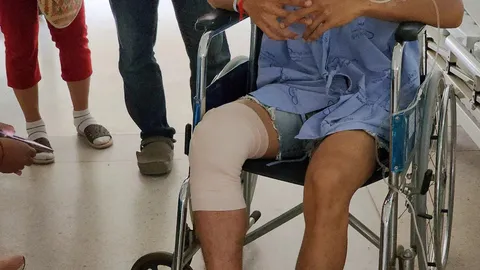 เปิดอาการล่าสุด "นักฟุตบอลไทย" โดนวัยรุ่นยิงปืนมั่ว กระสุนเจาะหัวเข่า