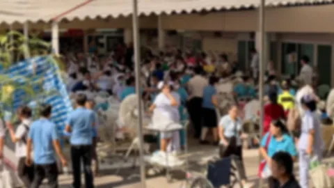 ทีมแพทย์เอาอยู่ ทำคลอดผู้ป่วยหน้าตึก รพ.ตำรวจ ขณะเกิดเหตุ "แผ่นดินไหว"