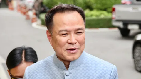 รมว.มหาดไทยเชื่อหลายตึกคนวิ่งออกเป็นอุปทานหมู่ในช่วงวิตกกังวล ตรวจทุกตึกไม่มีปัญหา