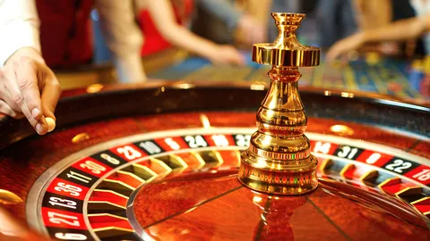 รัฐบาลเมิน ม็อบต้านกาสิโน คุก “สิระ” 1 ปี-ได้ประกัน ตัดสิทธิเลือกตั้ง 20 ปี